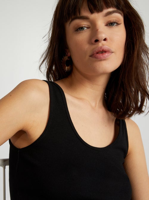 debardeur-sans-manches-noir