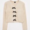 gilet-cotele-avec-noeuds-en-velours-beige