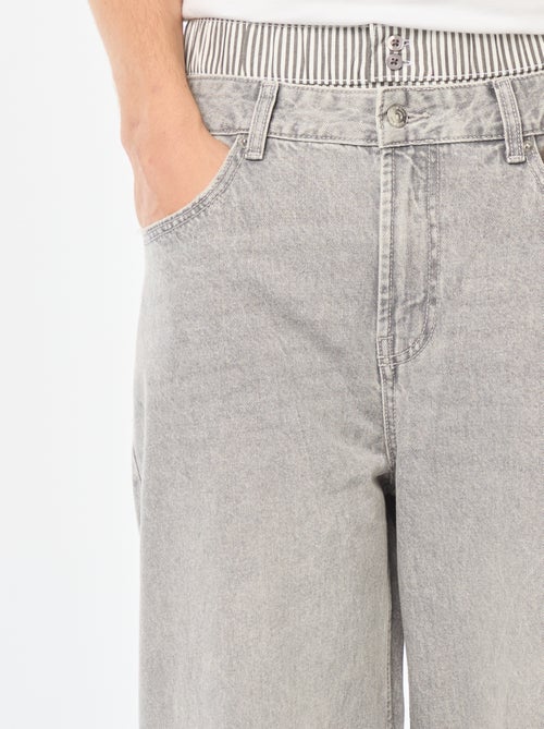 jean-large-type-baggy-avec-faux-calecon-integre-a-la-taille-gris