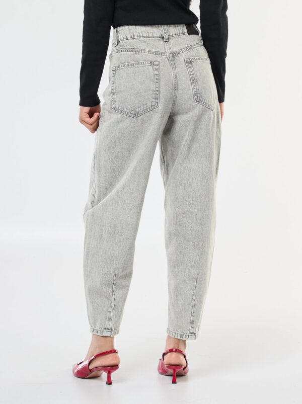 jean-mom-taille-haute-gris