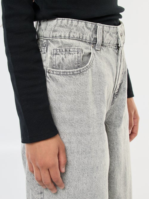 jean-mom-taille-haute-gris