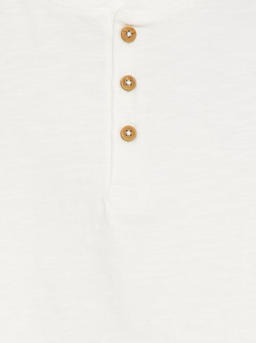 t-shirt-a-manches-longues-et-col-tunisien