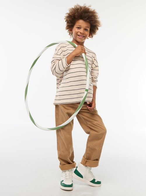 t-shirt-en-maille-a-rayures-beige