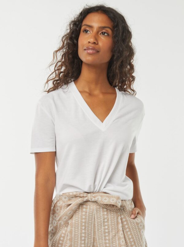 tee-shirt-manches-courtes-avec-encolure-en-v-blanc