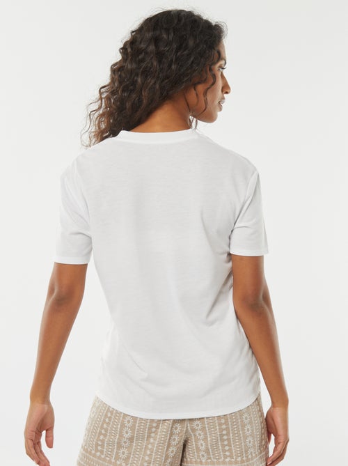 tee-shirt-manches-courtes-avec-encolure-en-v-blanc